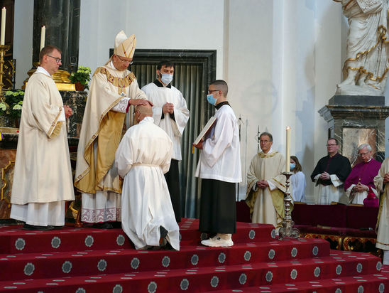 Diakonenweihe im Fuldaer Dom (Foto: Karl-Franz Thiede)